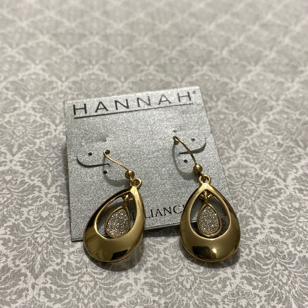 Lovely Nwt Hannah Gold Silver Tones Drop Earrings 8$